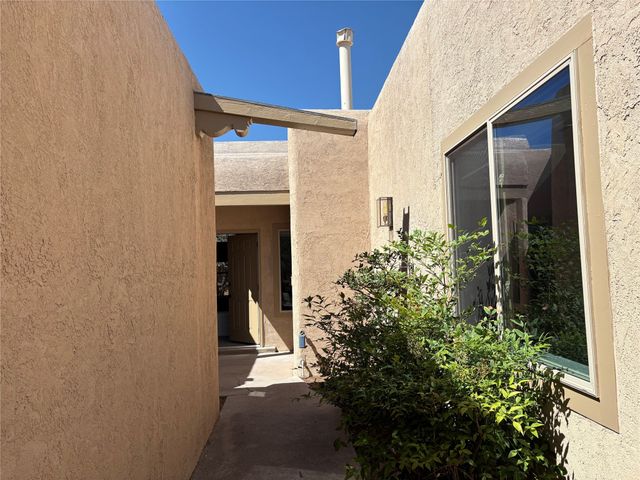 2729 La Bajada, Santa Fe, NM 87505