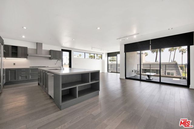 432 N Oakhurst Drive 402, Beverly Hills, CA 90210