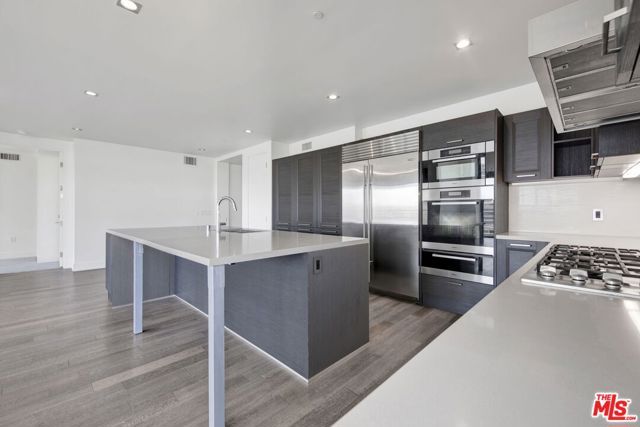 432 N Oakhurst Drive 402, Beverly Hills, CA 90210
