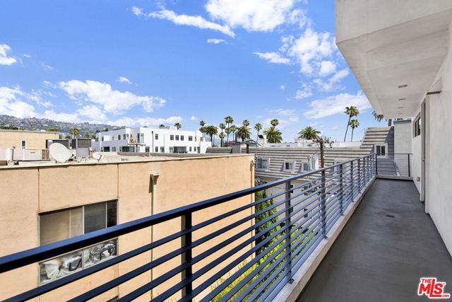 432 N Oakhurst Drive 402, Beverly Hills, CA 90210