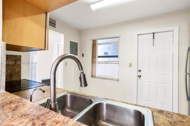 4151 NW 41st St 301, Lauderdale Lakes, FL 33319