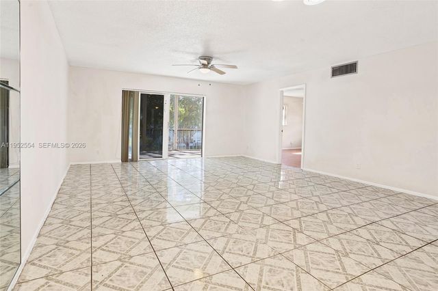 4151 NW 41st St 301, Lauderdale Lakes, FL 33319