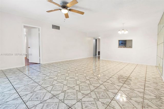 4151 NW 41st St 301, Lauderdale Lakes, FL 33319