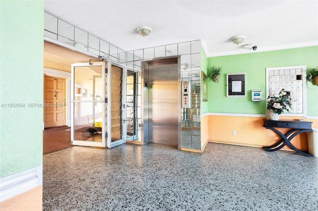 4151 NW 41st St 301, Lauderdale Lakes, FL 33319