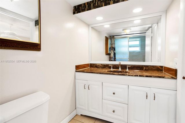 4151 NW 41st St 301, Lauderdale Lakes, FL 33319