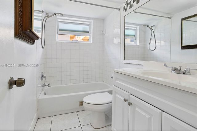 4151 NW 41st St 301, Lauderdale Lakes, FL 33319