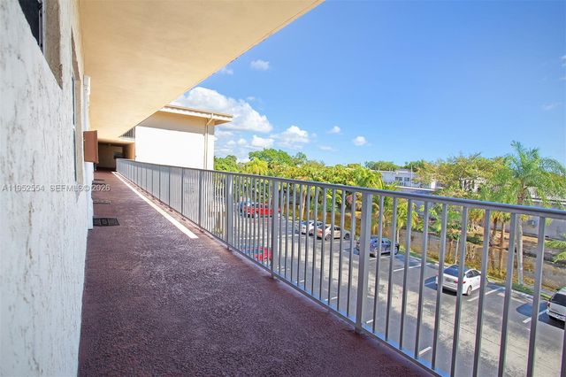 4151 NW 41st St 301, Lauderdale Lakes, FL 33319