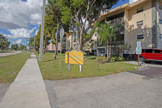 4151 NW 41st St 301, Lauderdale Lakes, FL 33319