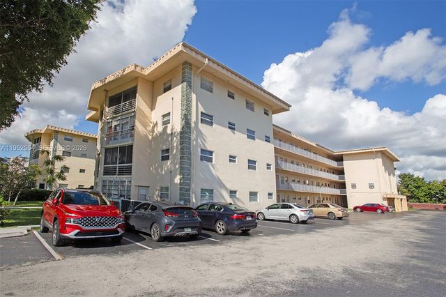 4151 NW 41st St 301, Lauderdale Lakes, FL 33319