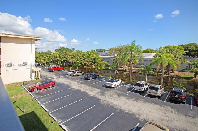 4151 NW 41st St 301, Lauderdale Lakes, FL 33319