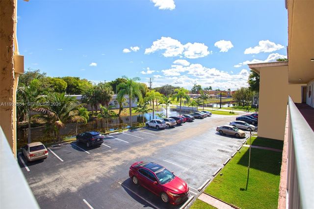 4151 NW 41st St 301, Lauderdale Lakes, FL 33319