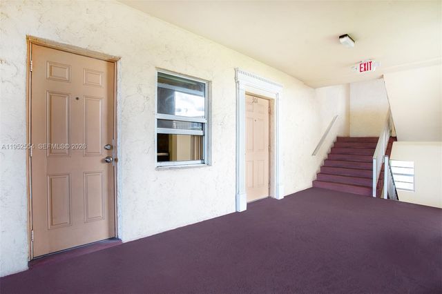 4151 NW 41st St 301, Lauderdale Lakes, FL 33319