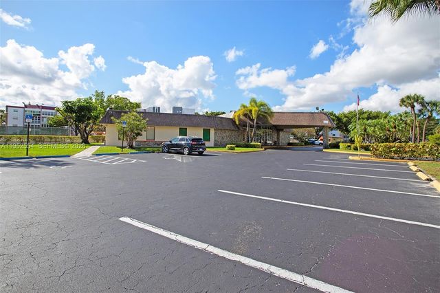 4151 NW 41st St 301, Lauderdale Lakes, FL 33319