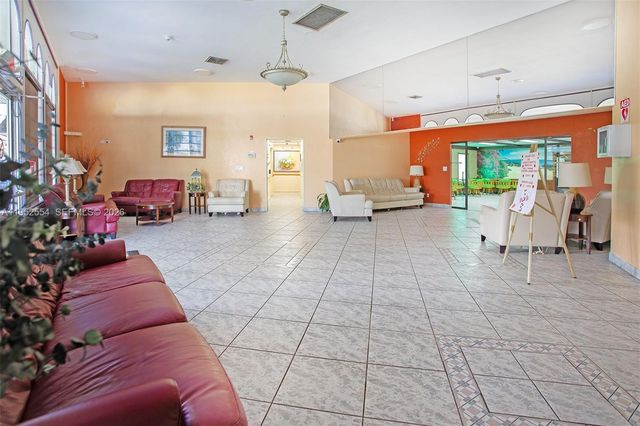 4151 NW 41st St 301, Lauderdale Lakes, FL 33319