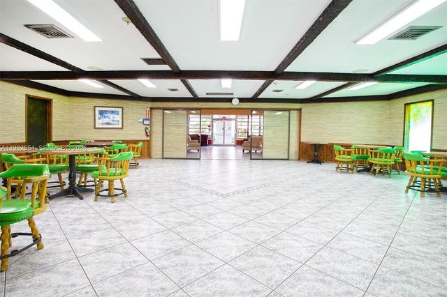 4151 NW 41st St 301, Lauderdale Lakes, FL 33319