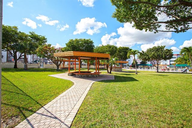 4151 NW 41st St 301, Lauderdale Lakes, FL 33319