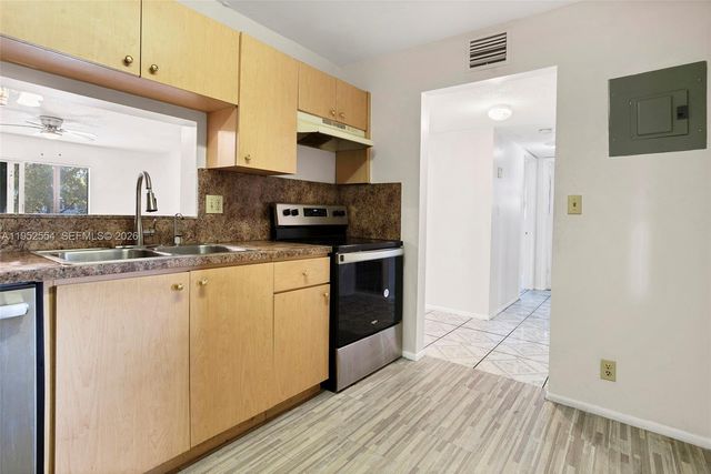 4151 NW 41st St 301, Lauderdale Lakes, FL 33319