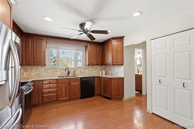 37578 Munger Drive, Livonia, MI 48154