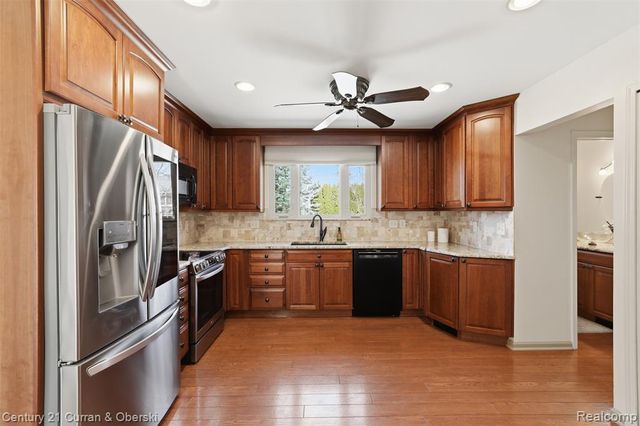 37578 Munger Drive, Livonia, MI 48154