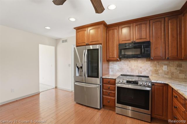 37578 Munger Drive, Livonia, MI 48154