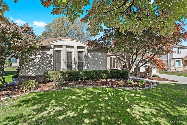 37578 Munger Drive, Livonia, MI 48154