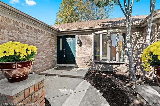 37578 Munger Drive, Livonia, MI 48154