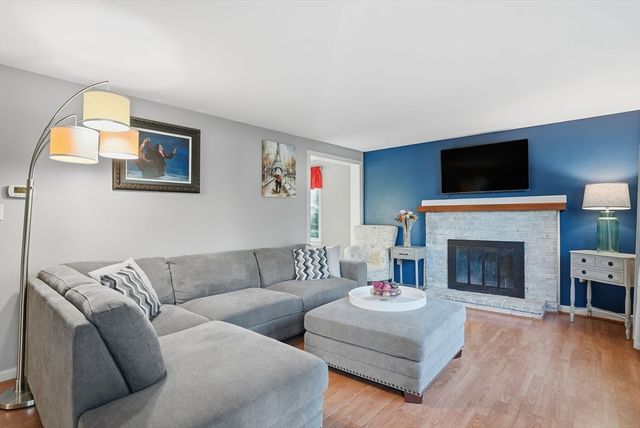 14 Wiggin Ave. 14, Dedham, MA 02026