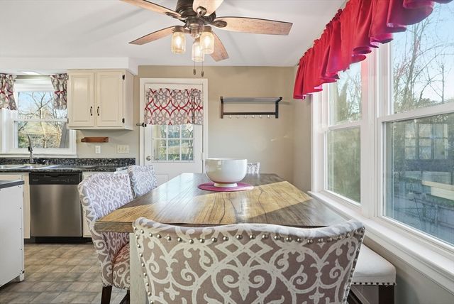 14 Wiggin Ave. 14, Dedham, MA 02026