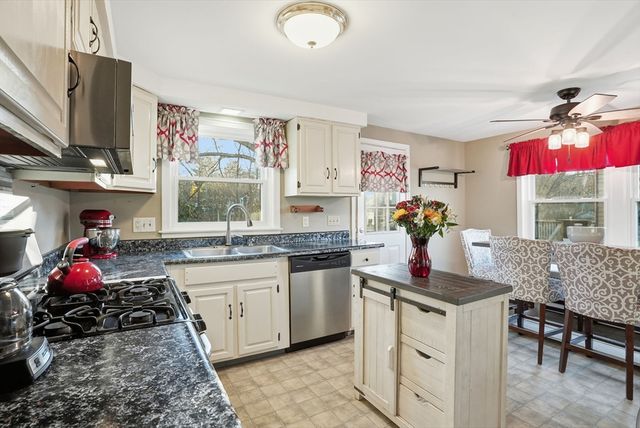 14 Wiggin Ave. 14, Dedham, MA 02026