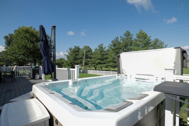 965 E Count Fleet Circle, Danville, KY 40422