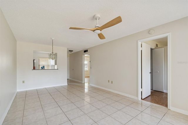 1285 MISSION HILLS BOULEVARD 36B, Clearwater, FL 33759