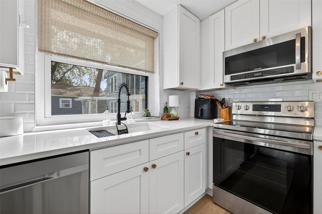 2220 7TH AVENUE N, St Petersburg, FL 33713