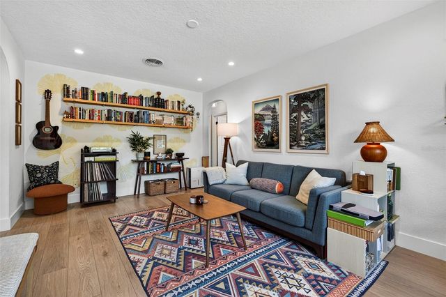 2220 7TH AVENUE N, St Petersburg, FL 33713