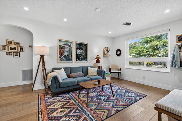 2220 7TH AVENUE N, St Petersburg, FL 33713