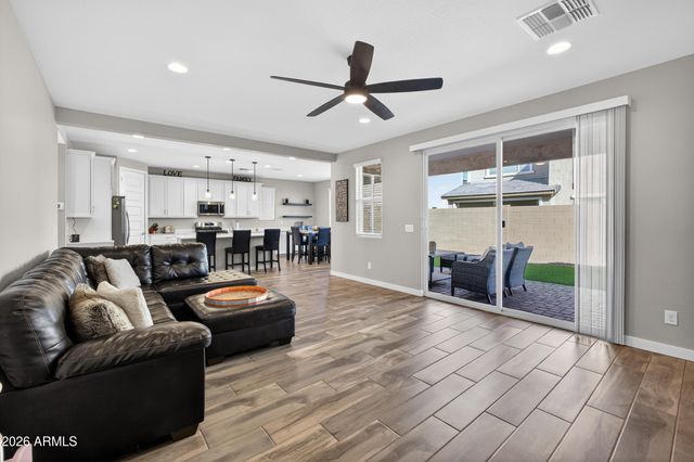 8114 E PETUNIA Avenue, Mesa, AZ 85212