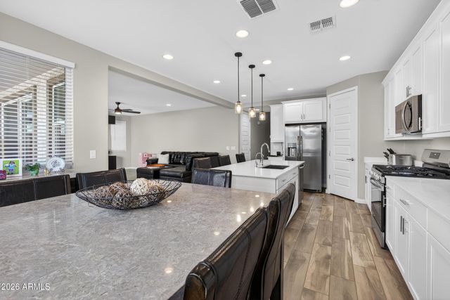 8114 E PETUNIA Avenue, Mesa, AZ 85212