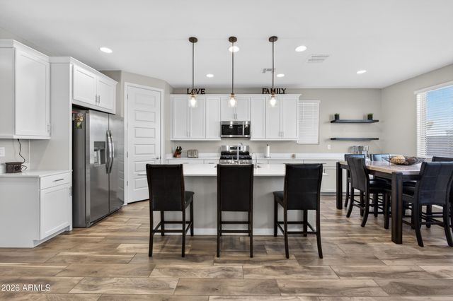 8114 E PETUNIA Avenue, Mesa, AZ 85212