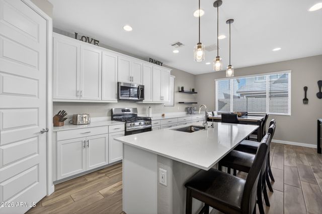 8114 E PETUNIA Avenue, Mesa, AZ 85212