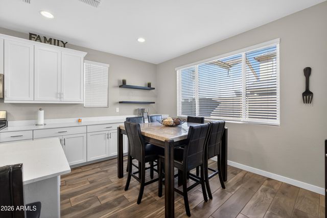 8114 E PETUNIA Avenue, Mesa, AZ 85212