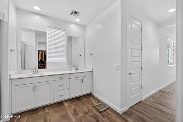 8114 E PETUNIA Avenue, Mesa, AZ 85212