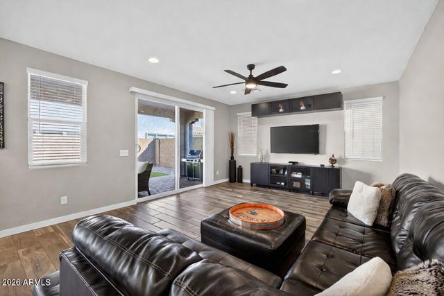 8114 E PETUNIA Avenue, Mesa, AZ 85212