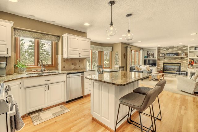 2609 Meadow Creek Circle S, Fargo, ND 58104