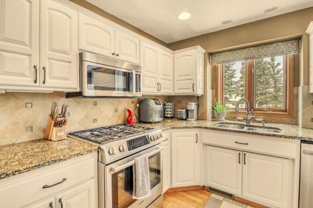 2609 Meadow Creek Circle S, Fargo, ND 58104