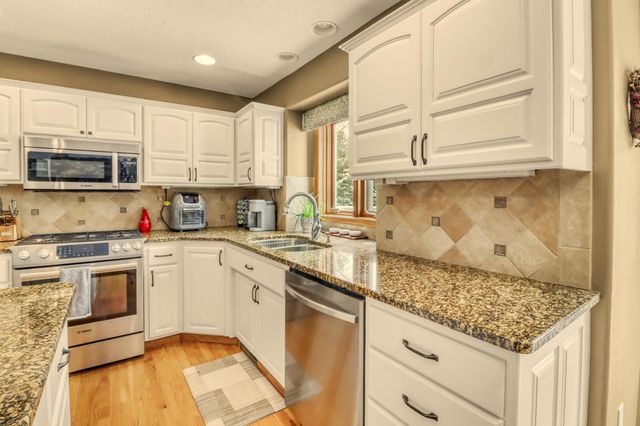 2609 Meadow Creek Circle S, Fargo, ND 58104