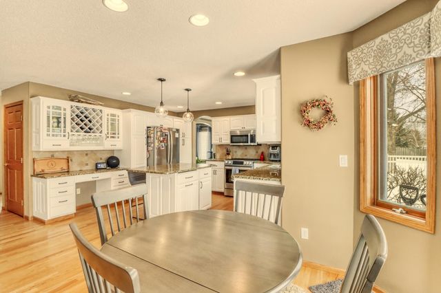 2609 Meadow Creek Circle S, Fargo, ND 58104