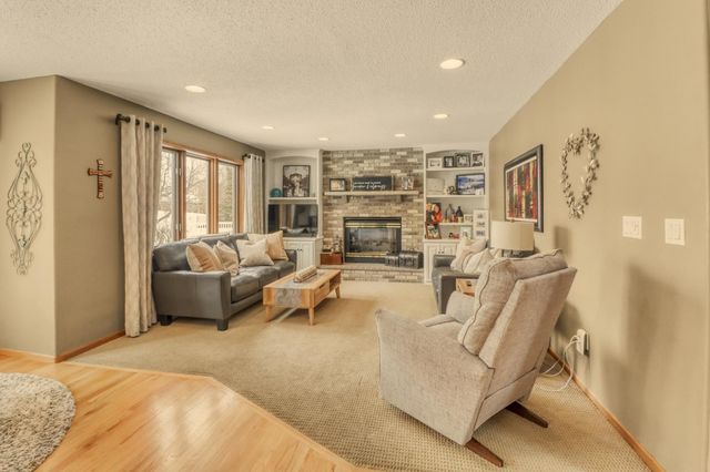 2609 Meadow Creek Circle S, Fargo, ND 58104