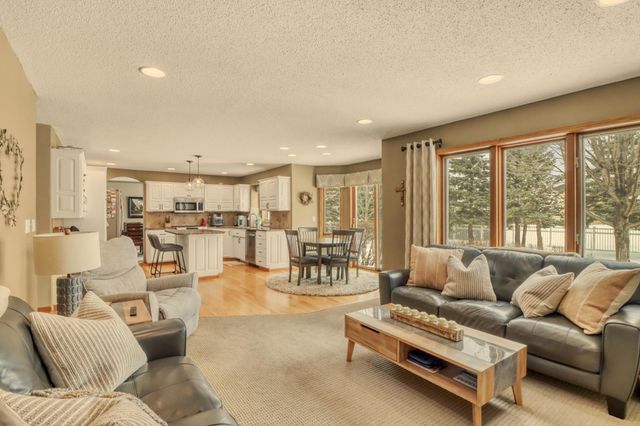 2609 Meadow Creek Circle S, Fargo, ND 58104