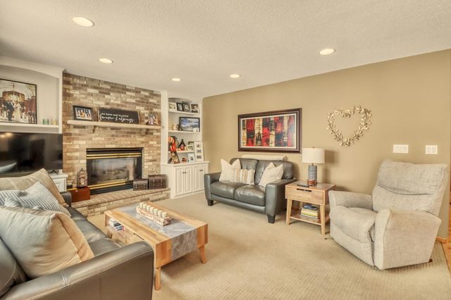 2609 Meadow Creek Circle S, Fargo, ND 58104