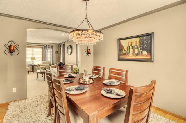 2609 Meadow Creek Circle S, Fargo, ND 58104