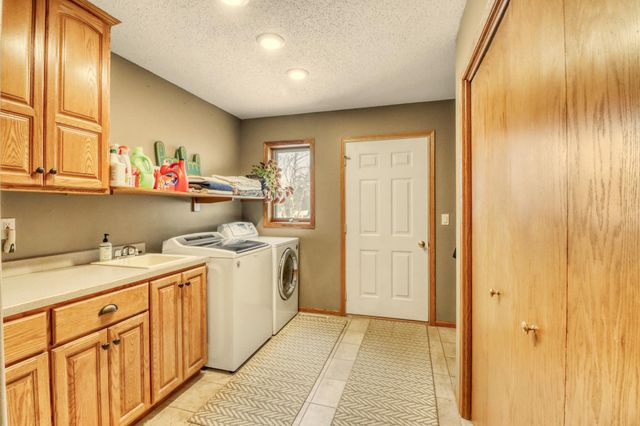 2609 Meadow Creek Circle S, Fargo, ND 58104